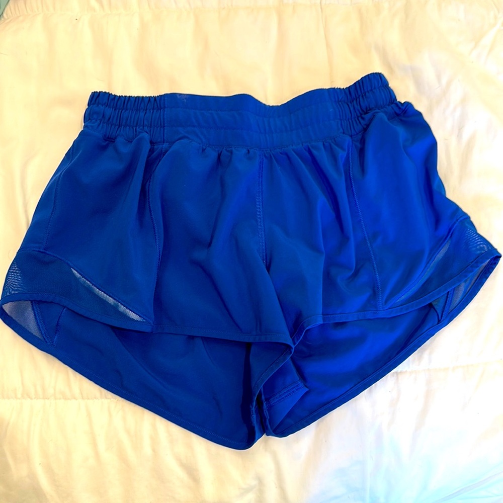 Lululemon low rise hotty hot shorts size 6